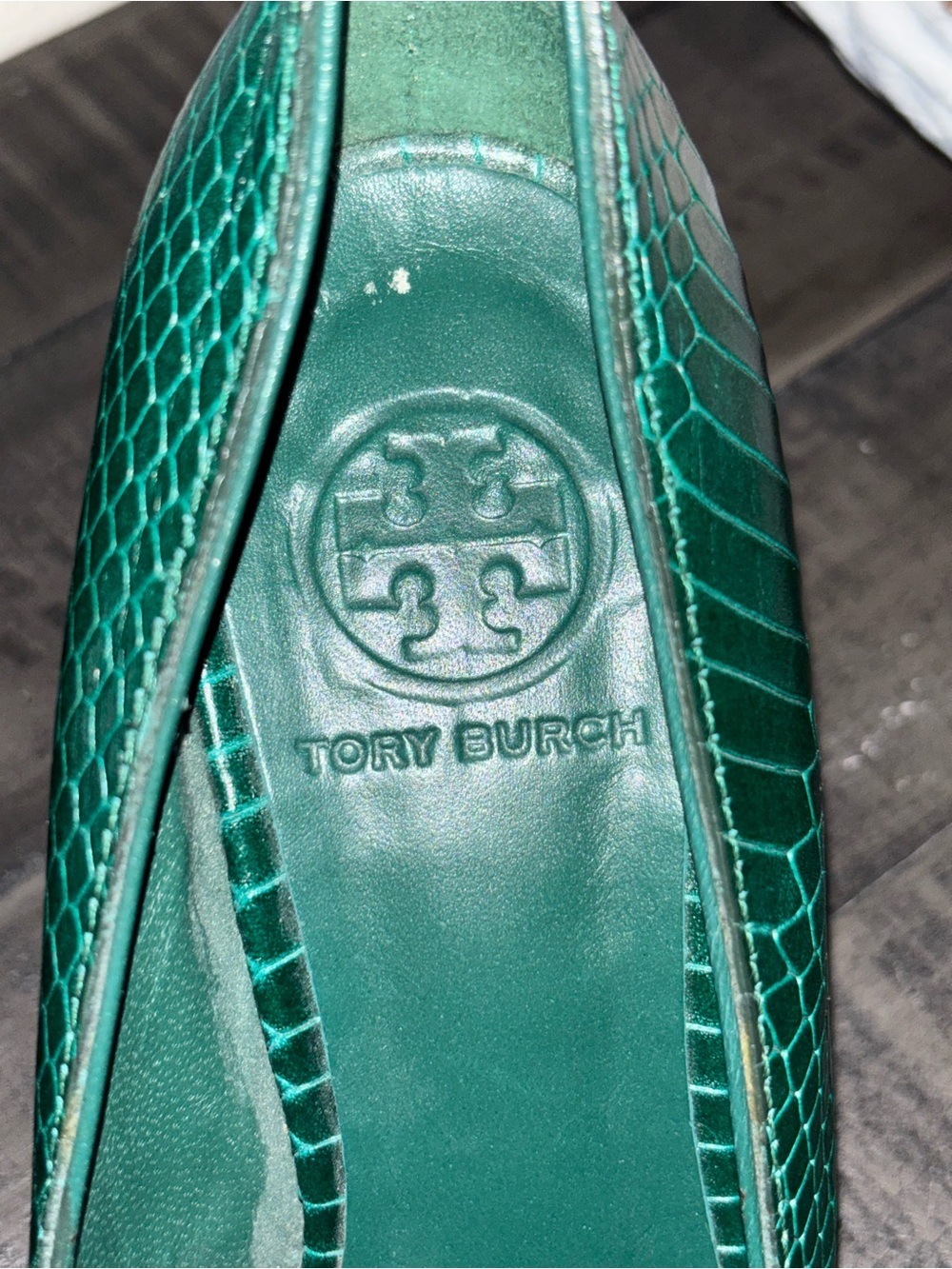 Tory Burch embossed leather animal print pumps BEAUTIFUL emerald green SZ 5 - Picture 7 of 8